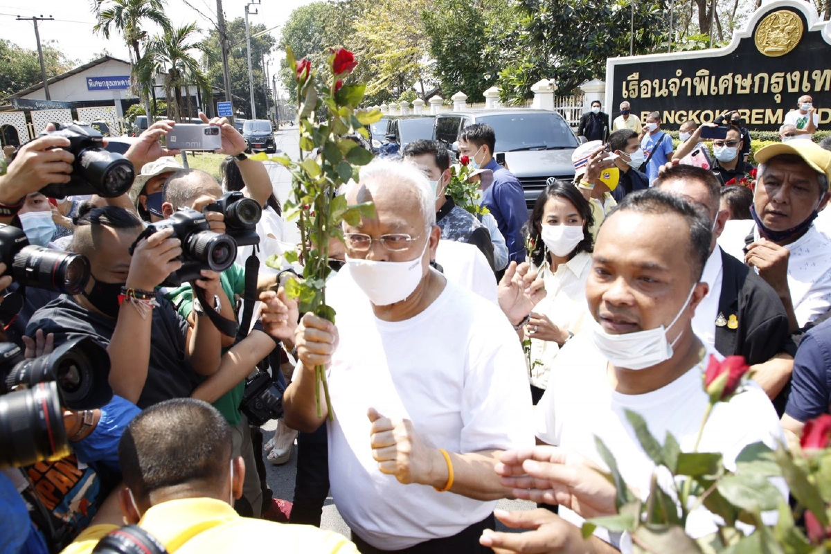 เปิดภาพบรรยากาศ 8แกนนำกปปส.ได้รับการปล่อยตัว