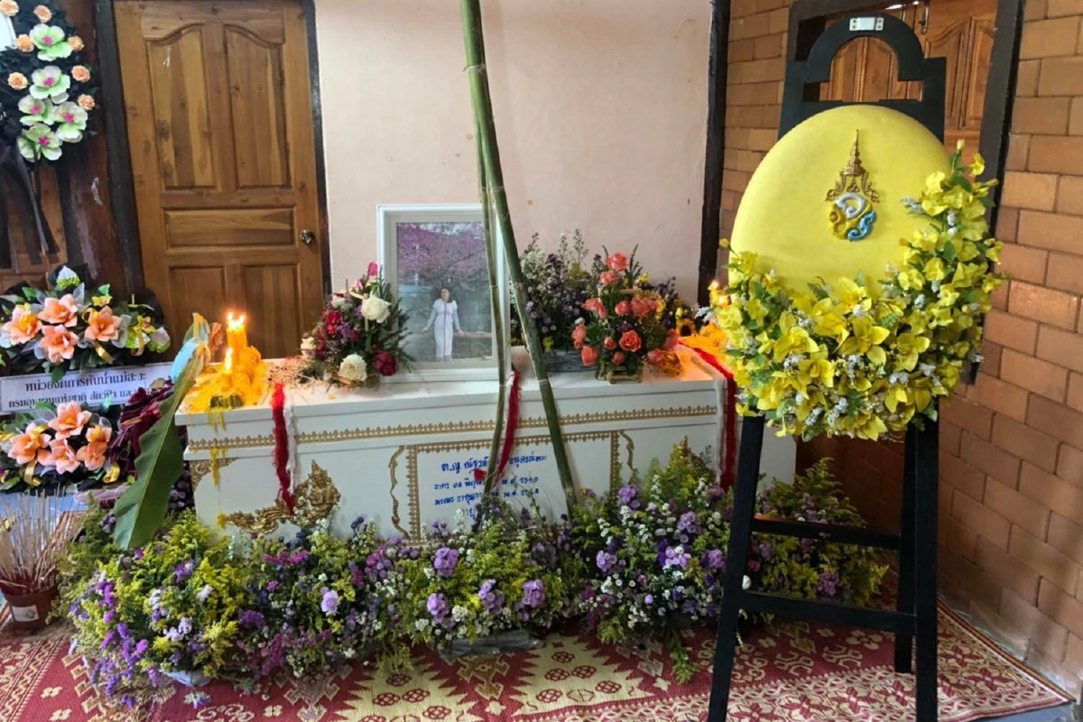 ในหลวงพระราชทานพวงมาลาด.ญ.อาสาดับไฟป่าเสียชีวิต