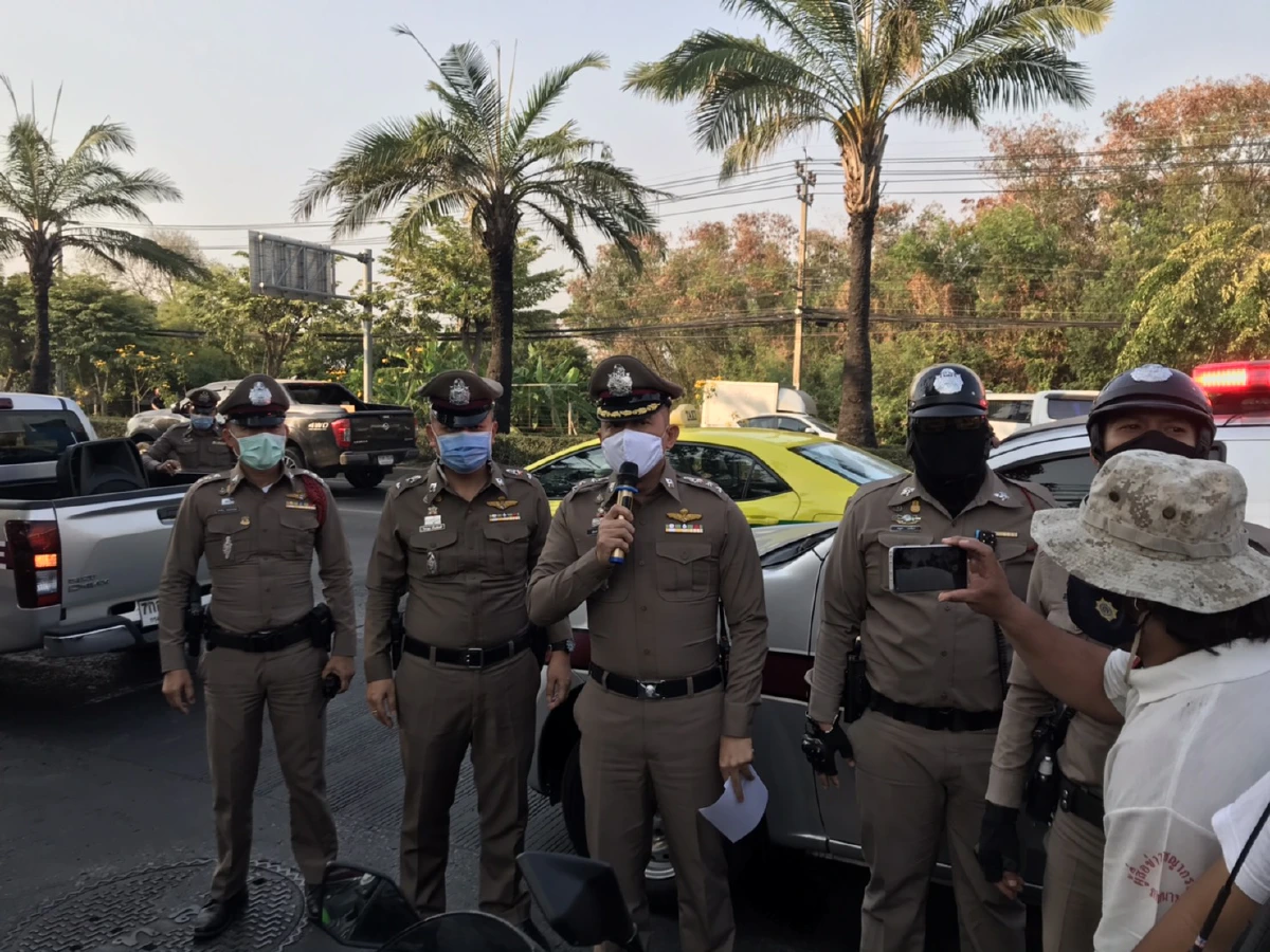 คนรุ่นใหม่นนทบุรีจัดม็อบหน้าเรือนจำ จี้ปล่อย4แกนนำราษฎร ชี้มี 2 มาตรฐาน