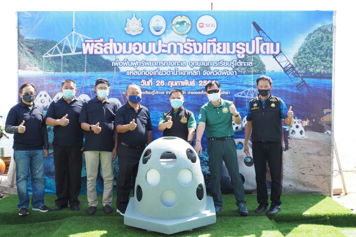 วราวุธนำทีมลงดำน้ำมอบปะการังเทียมเสมือนจริงให้เครือข่ายชุมชนพังงา