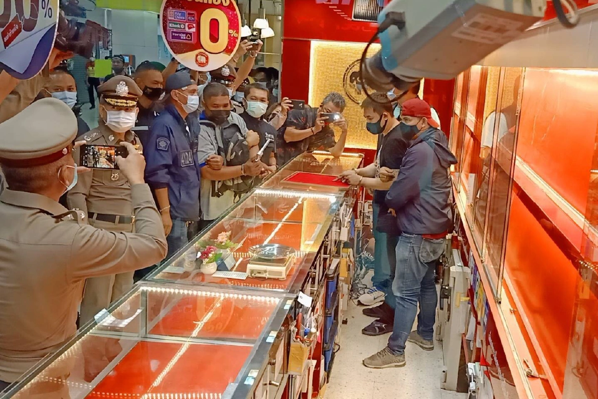 ตำรวจคุม2โจรคู่หูชิงทรัพย์ร้านทองห้างดังทำแผน