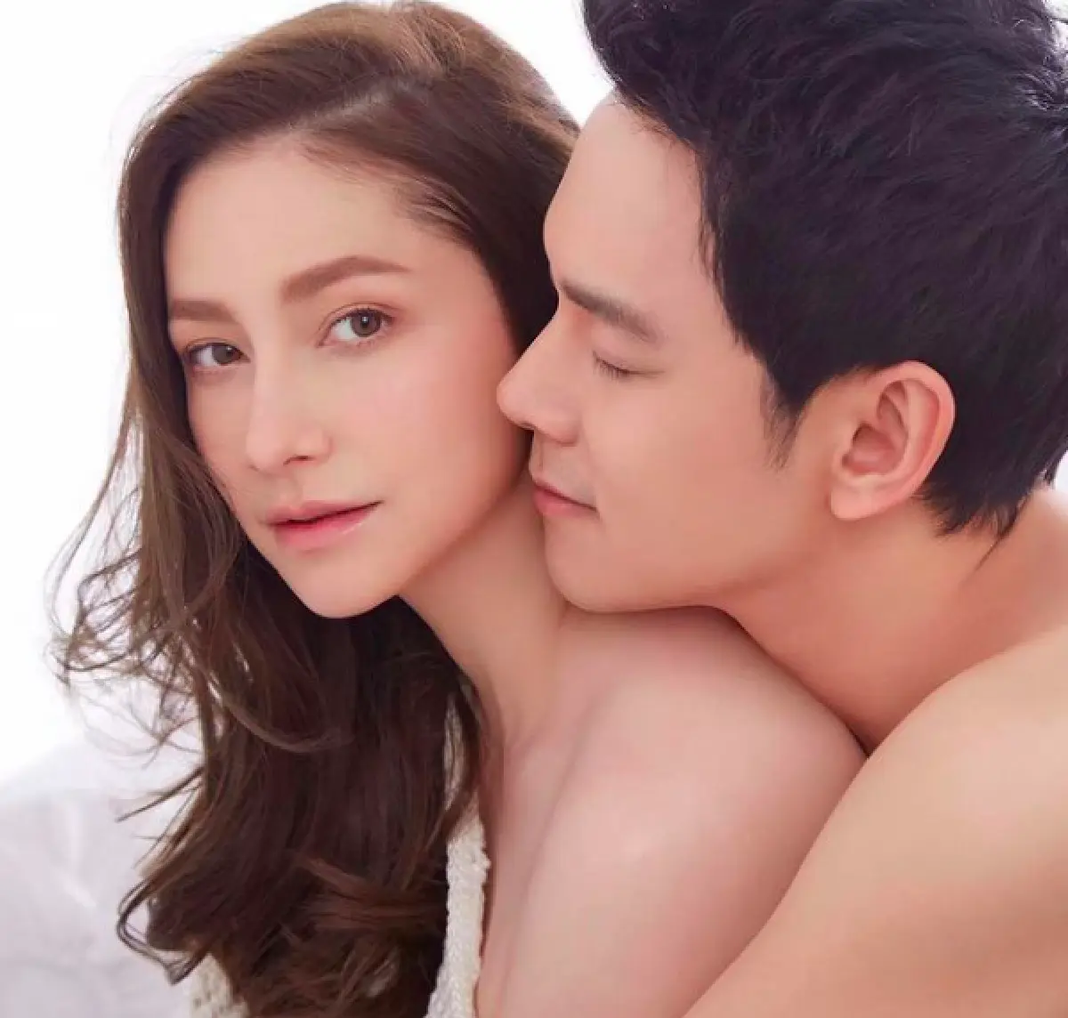 “ลี นาตาลี” ถ่ายแฟชั่นเซตตั้งท้อง ออร่ากระจาย สวย หรู ดูแพงมาก 