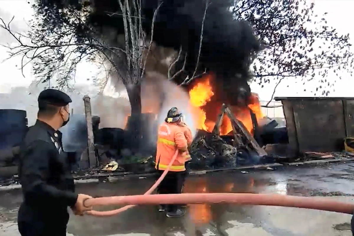 ไฟไหม้ล้อยาง-เบาะรถยนต์หวิดลามศุลกากรสะเดา