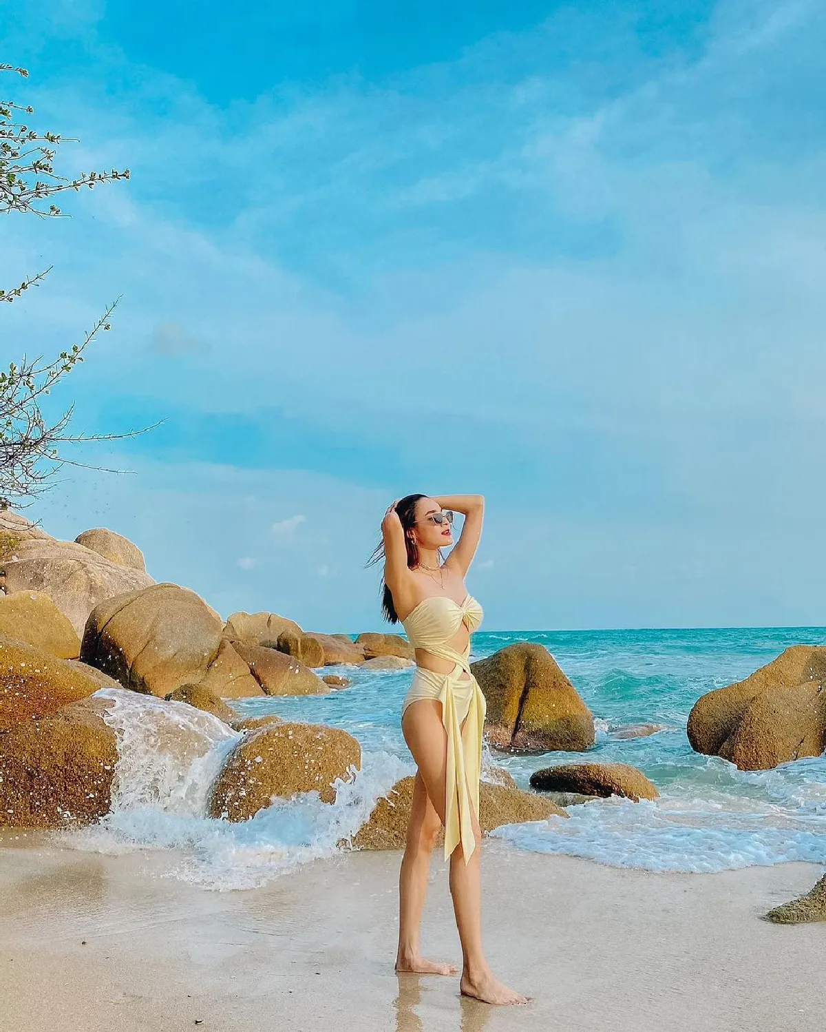 "หยาดทิพย์" ทำทะเลสมุยเดือด สวมชุดว่ายน้ำอวดหุ่นแซ่บรับลมร้อน