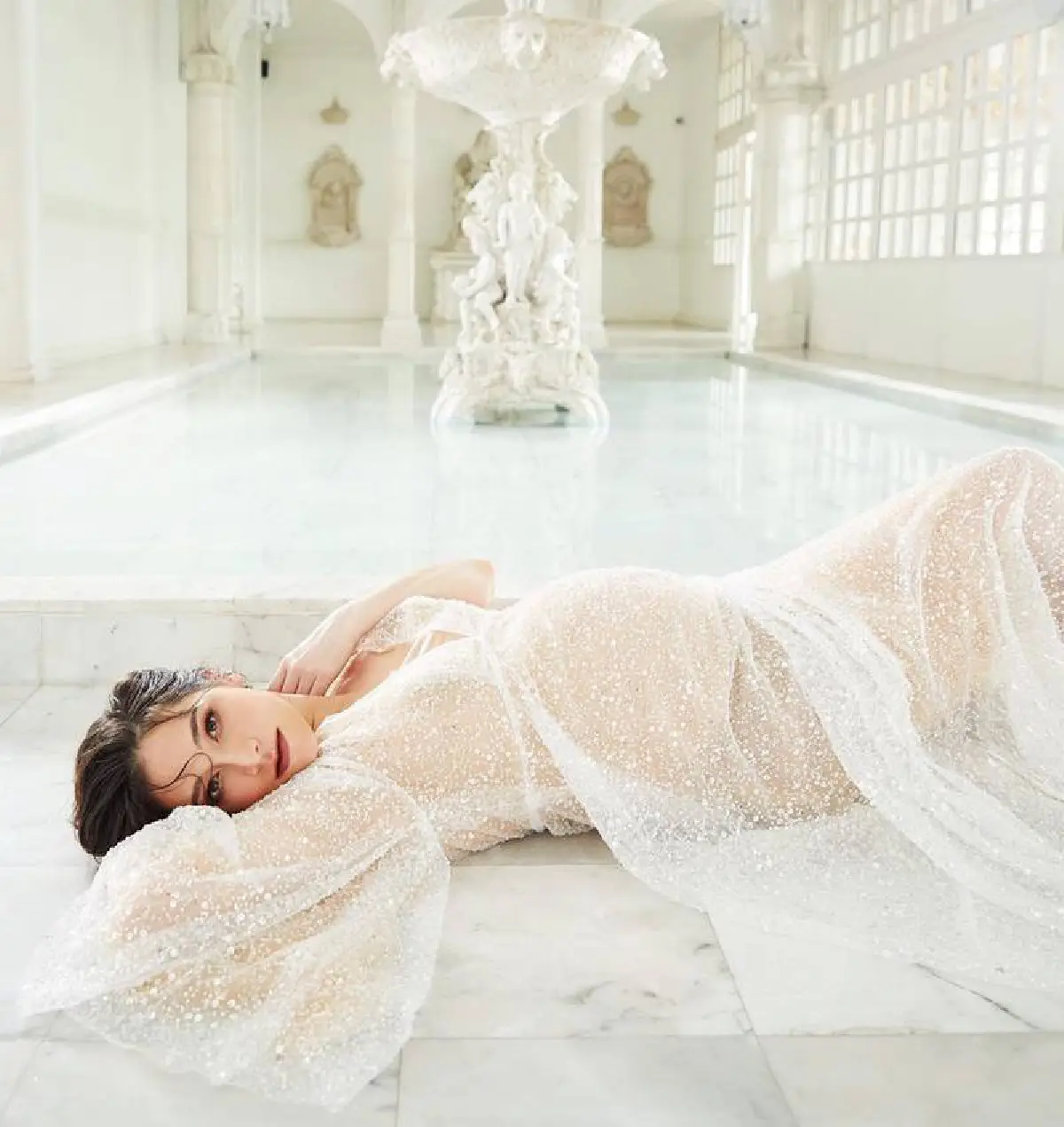 “ลี นาตาลี” ถ่ายแฟชั่นเซตตั้งท้อง ออร่ากระจาย สวย หรู ดูแพงมาก 