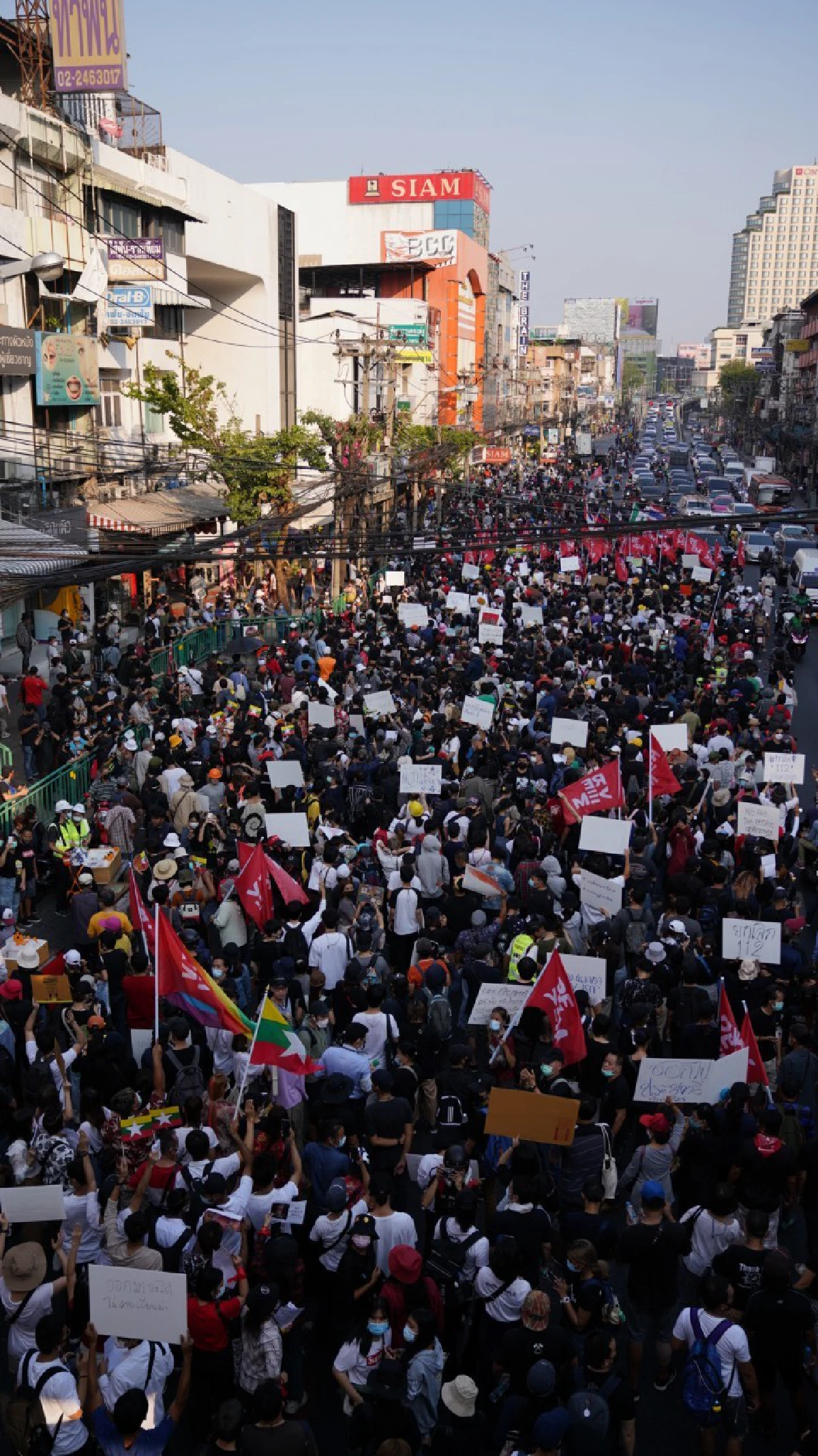 ภาพชุด "ม็อบREDEM"เดินขบวนไปกรมทหารราบที่1