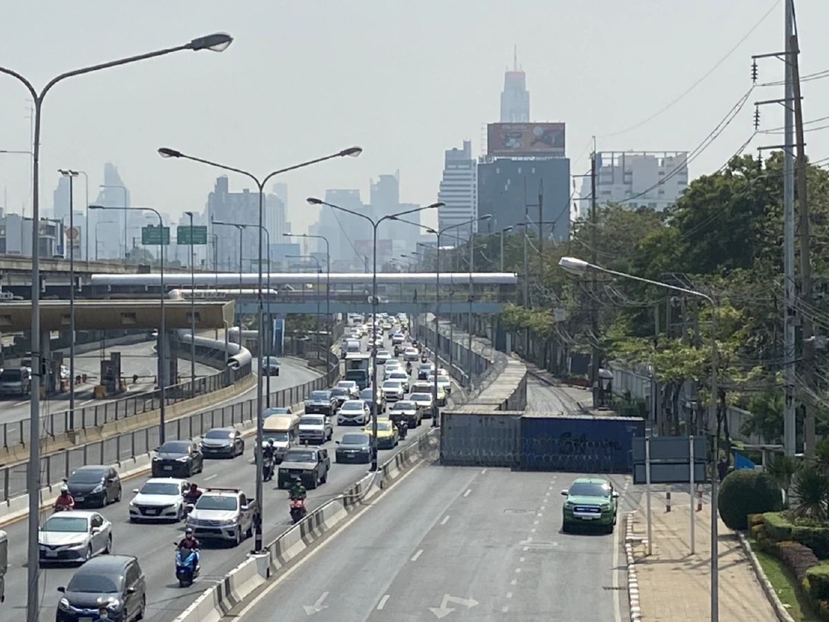 ตร.แจงจำเป็นต้องตั้งสิ่งกีดขวางสกัดม็อบ เพราะก่อเหตุป่วนมาหลายครั้ง