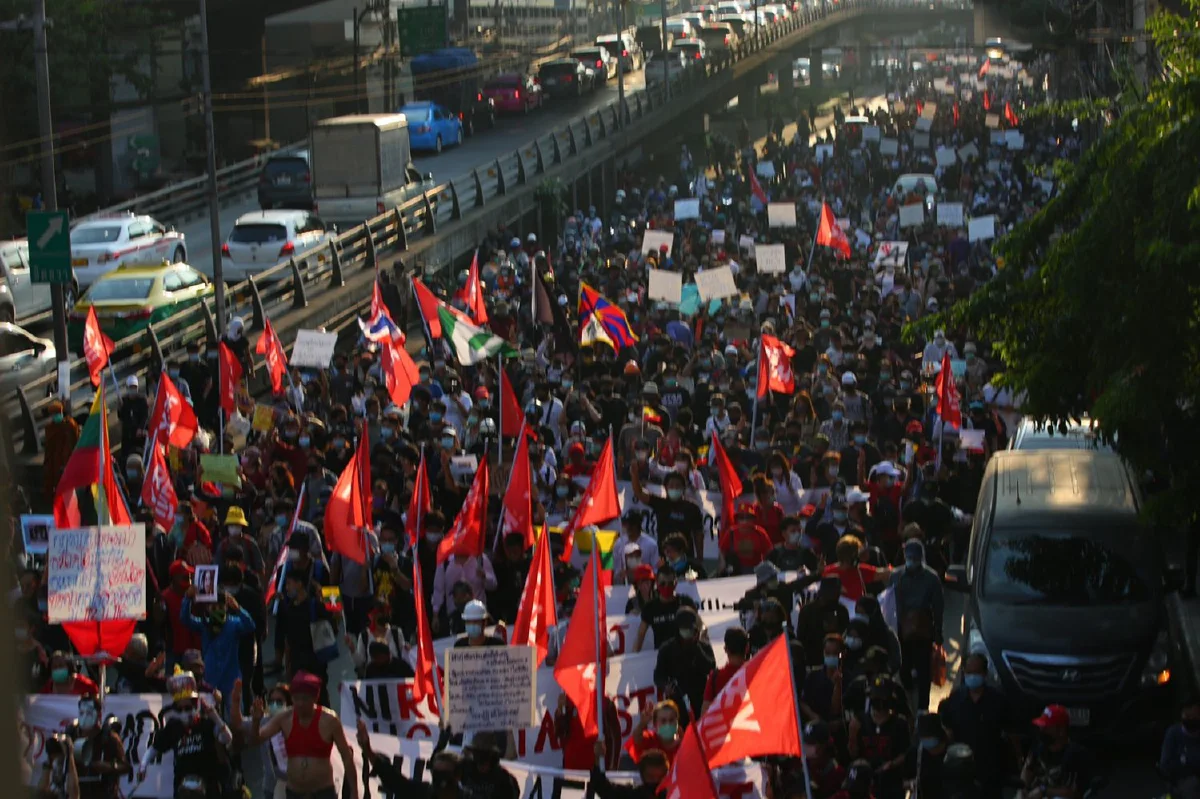 ภาพชุด "ม็อบREDEM"เดินขบวนไปกรมทหารราบที่1