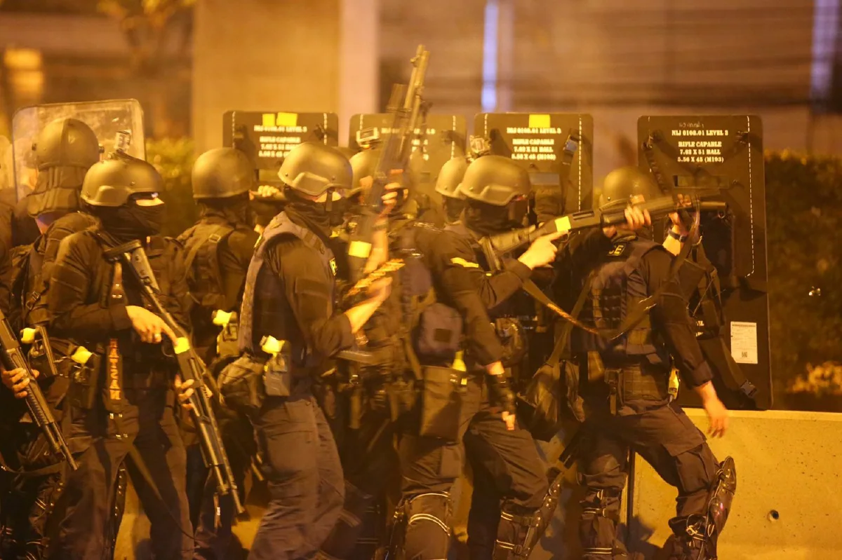 ม็อบหน้ากรมทหารราบที่1ยุติแล้ว หลังปะทะตำรวจชุลมุน