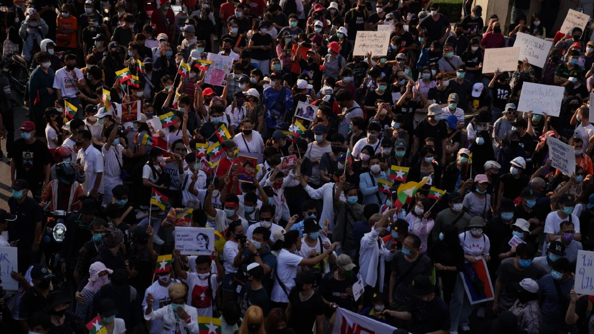 ภาพชุด "ม็อบREDEM"เดินขบวนไปกรมทหารราบที่1