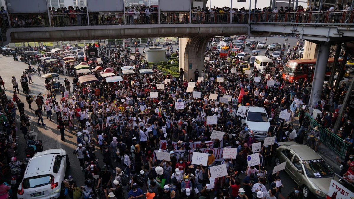 ภาพชุด "ม็อบREDEM"เดินขบวนไปกรมทหารราบที่1