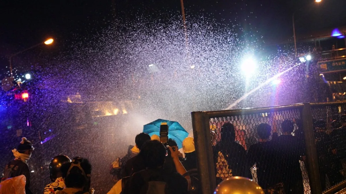 ม็อบหน้ากรมทหารราบที่1ยุติแล้ว หลังปะทะตำรวจชุลมุน