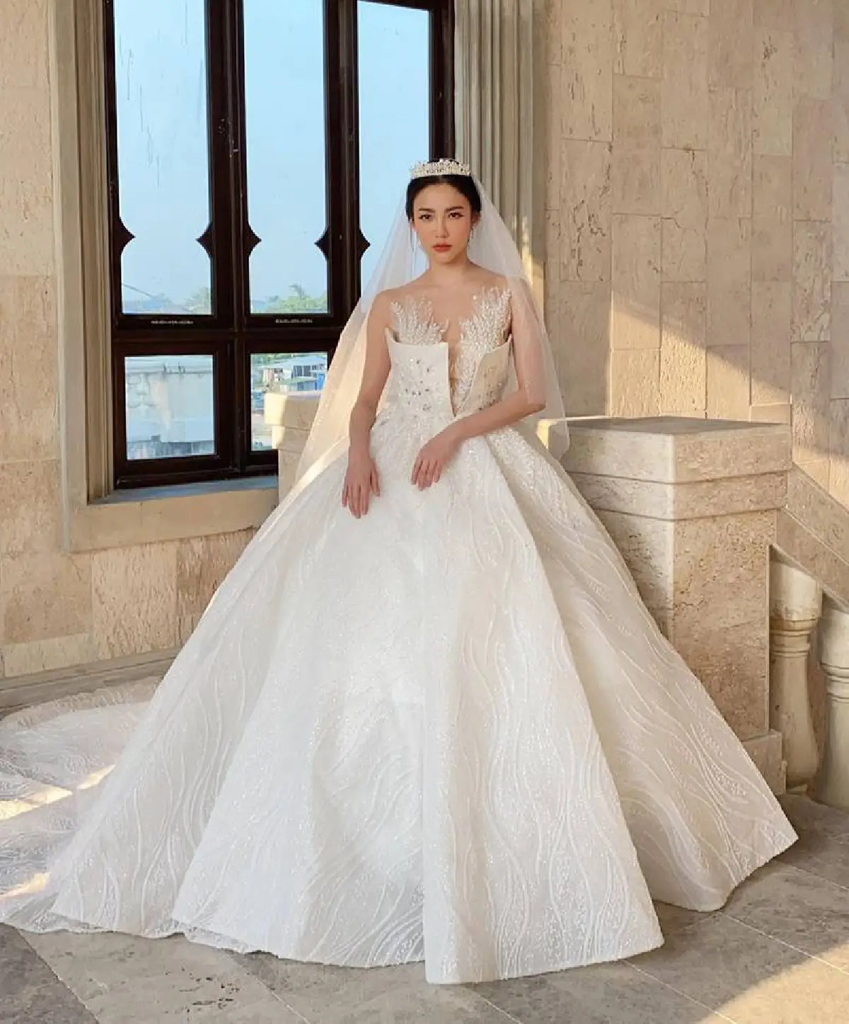 สวยปังดั่งเจ้าหญิง กิ๊บซี่ วนิดา เปล่งประกายถ่ายแฟชั่นชุดเจ้าสาวสุดอลังการ 