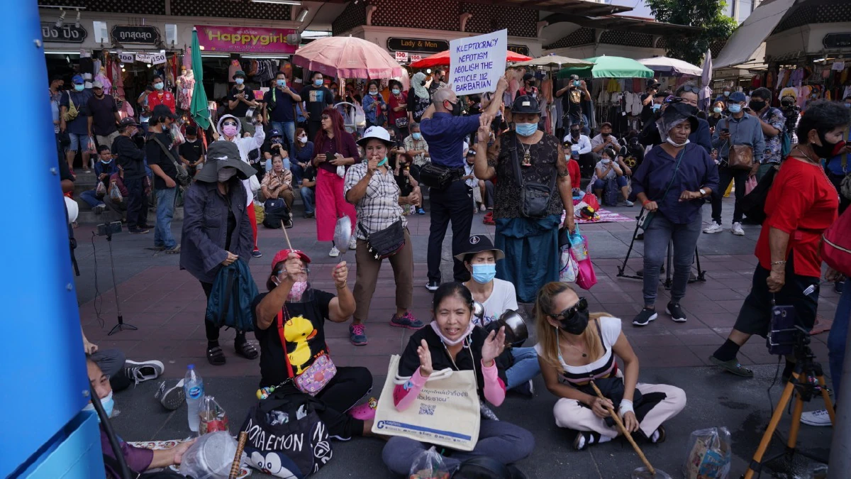 "กลุ่มREDEM" รวมตัวอนุสาวรีย์ชัยฯ เตรียมเดินขบวนไปกรมทหารราบที่1