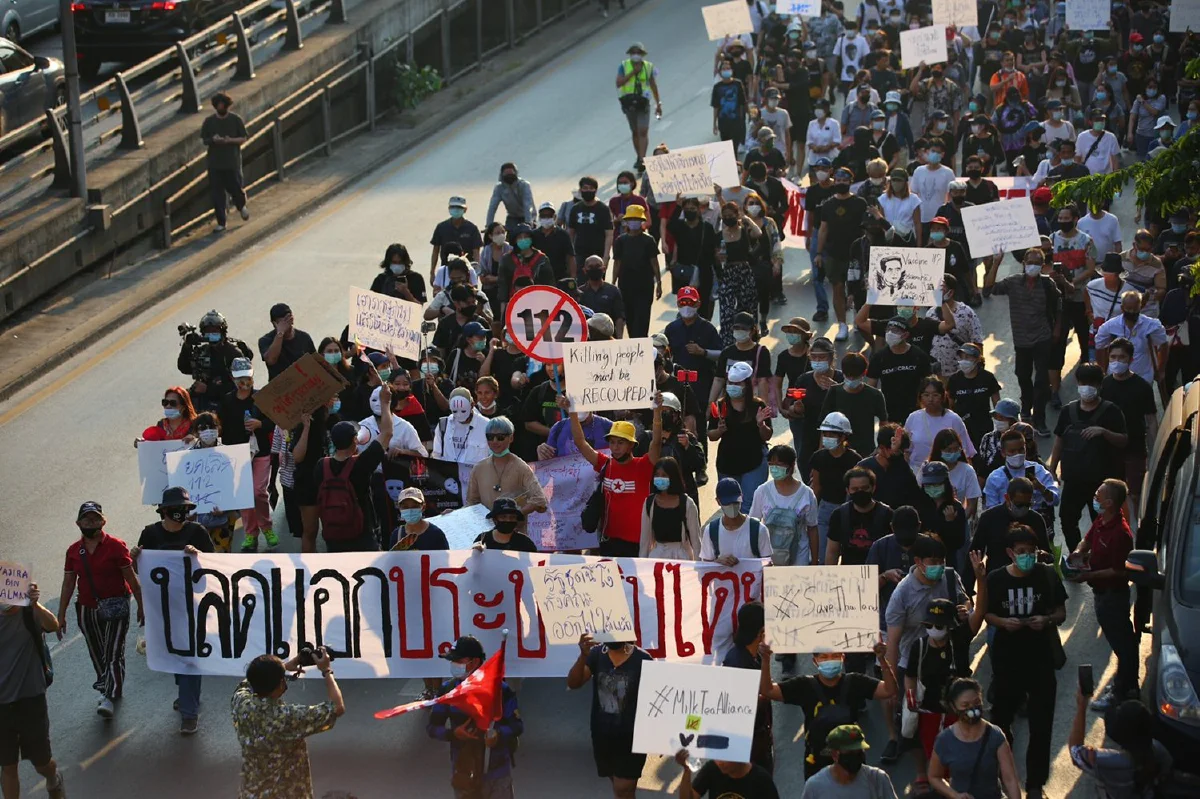 ภาพชุด "ม็อบREDEM"เดินขบวนไปกรมทหารราบที่1