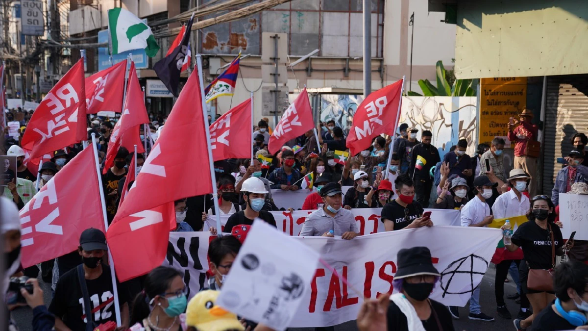 ภาพชุด "ม็อบREDEM"เดินขบวนไปกรมทหารราบที่1