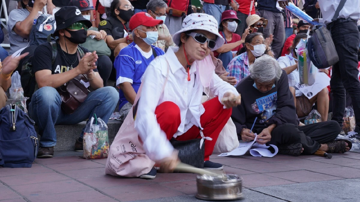 ชมภาพชุดม็อบ"REDEM" ชุมนุมอนุสาวรีย์ชัยฯ