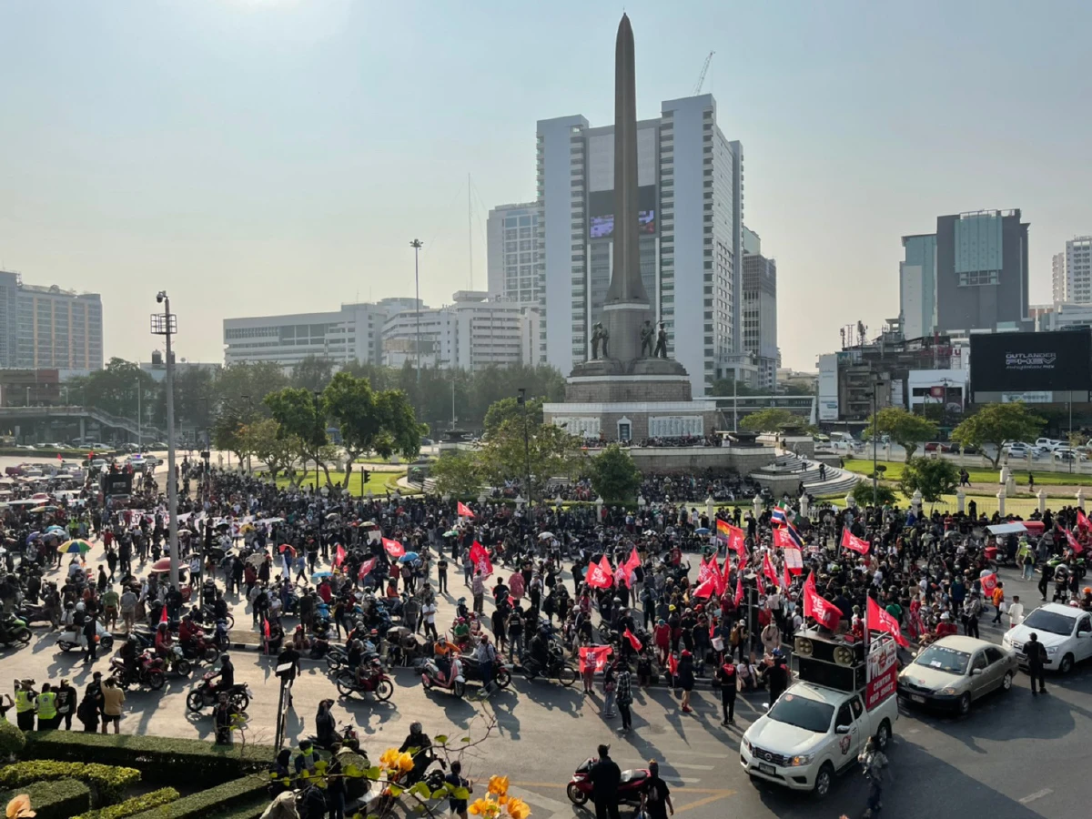 ภาพชุด "ม็อบREDEM"เดินขบวนไปกรมทหารราบที่1