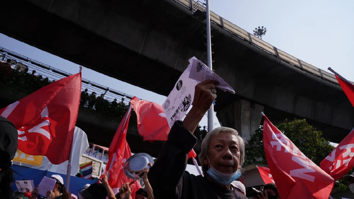 ชมภาพชุดม็อบ"REDEM" ชุมนุมอนุสาวรีย์ชัยฯ