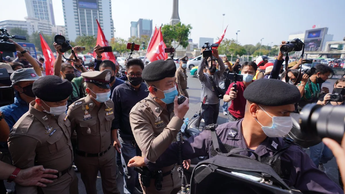 ชมภาพชุดม็อบ"REDEM" ชุมนุมอนุสาวรีย์ชัยฯ