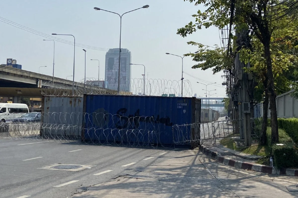 ตร.แจงจำเป็นต้องตั้งสิ่งกีดขวางสกัดม็อบ เพราะก่อเหตุป่วนมาหลายครั้ง