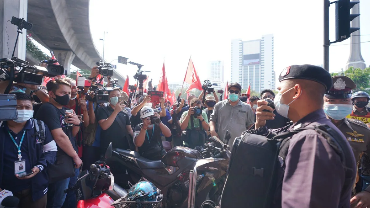 ชมภาพชุดม็อบ"REDEM" ชุมนุมอนุสาวรีย์ชัยฯ