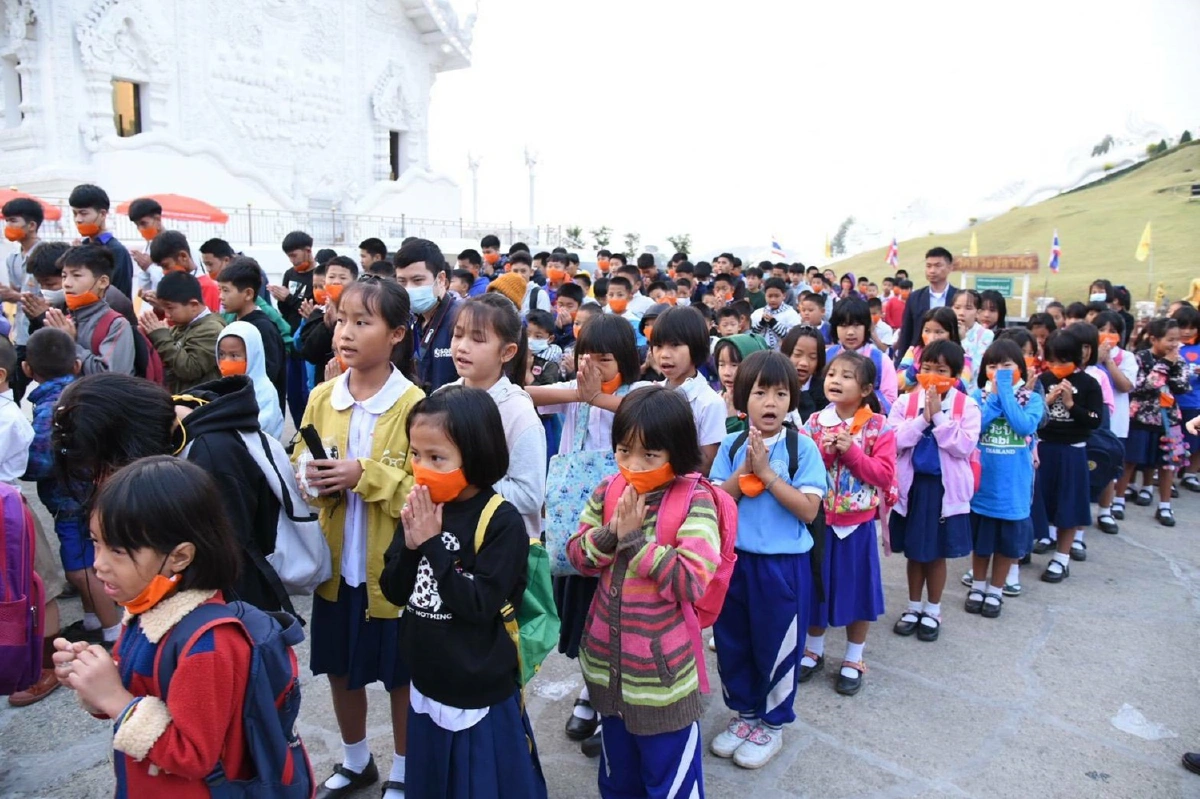 ธอส. ส่งมอบรถรับ-ส่งนักเรียน วัดห้วยปลากั้ง จังหวัดเชียงราย