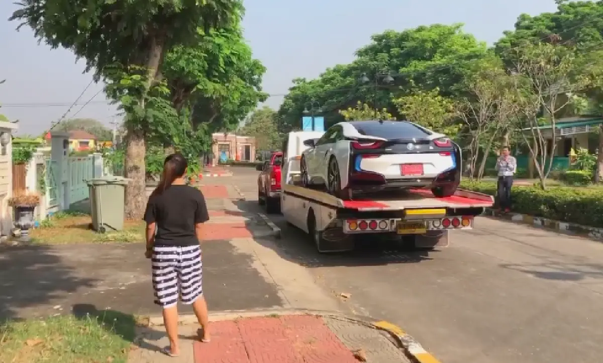 “เพชร สหรัตน์” เอาชนะทุกคำดูถูก! ขายปลาร้าจนรวย ถอยรถหรูราคา 12 ล้าน 