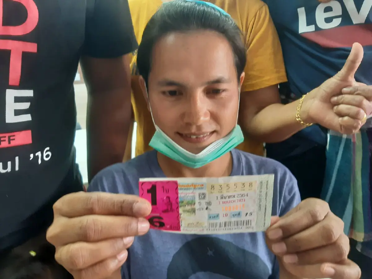 สาวดวงเฮง!ซื้อทะเบียนรถขนวัคซีนโควิดถูกหวย6ล้าน