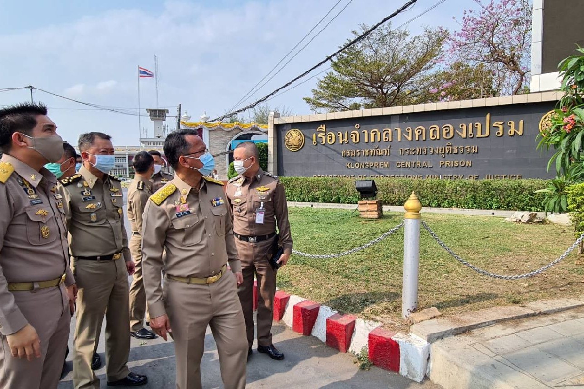 เตรียมการมาเผา! กล้องวงจรปิดชี้ชัดพฤติกรรมกลุ่มคนร้ายเผาพระบรมฉายาลักษณ์ เตรียมการมาเผา! กล้องวงจรปิดชี้ชัดพฤติกรรมกลุ่มคนร้ายเผาพระบรมฉายาลักษณ์