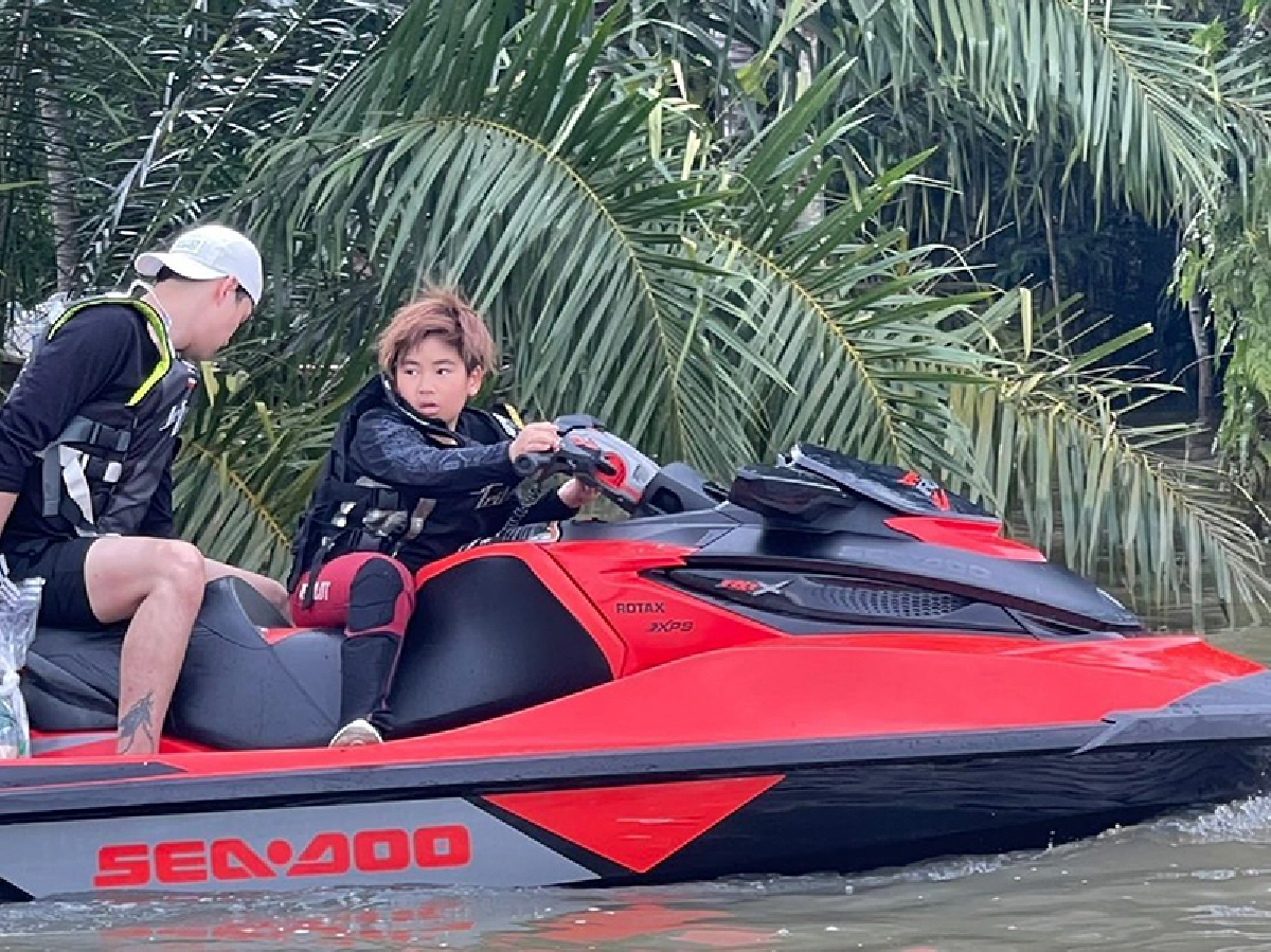 เปิ้ล นาคร เผยคลิปความสำเร็จของ  น้องออก้า เด็กไทยคนแรกขี่เจ็ตสกีข้ามอ่าวไทย
