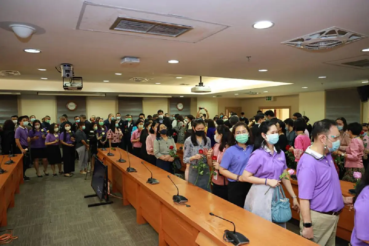 "พุทธิพงษ์" ย้อนกลับกระทรวงฯ ไหว้สิ่งศักดิ์สิทธิ์-อำลาลูกน้องเก่า