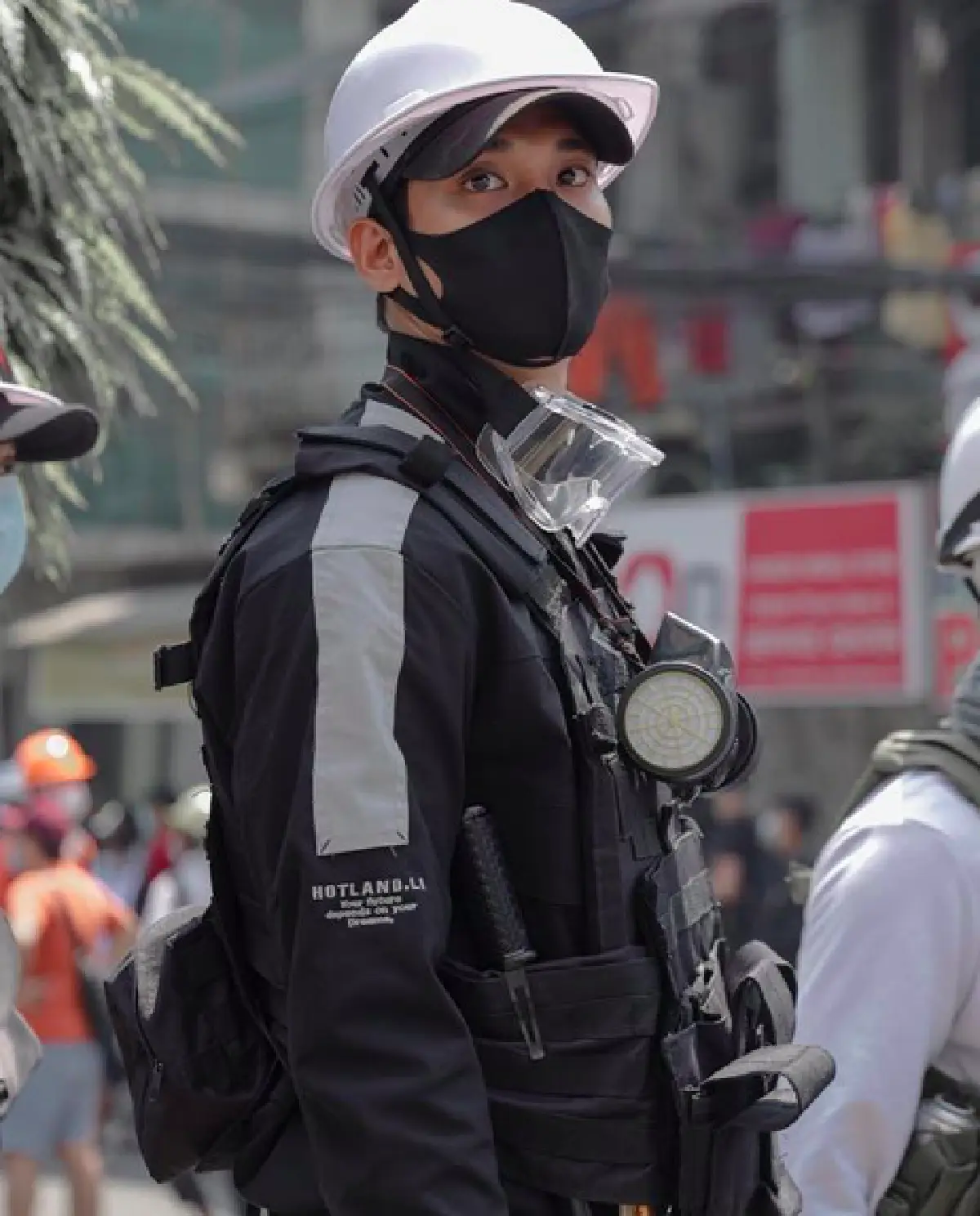 “ไป่ ทาคน” หายตัวไป! หลังร่วมม็อบต้านเผด็จการ พี่สาวประกาศตามหา เกรงถูกกองทัพพม่าจับตัว