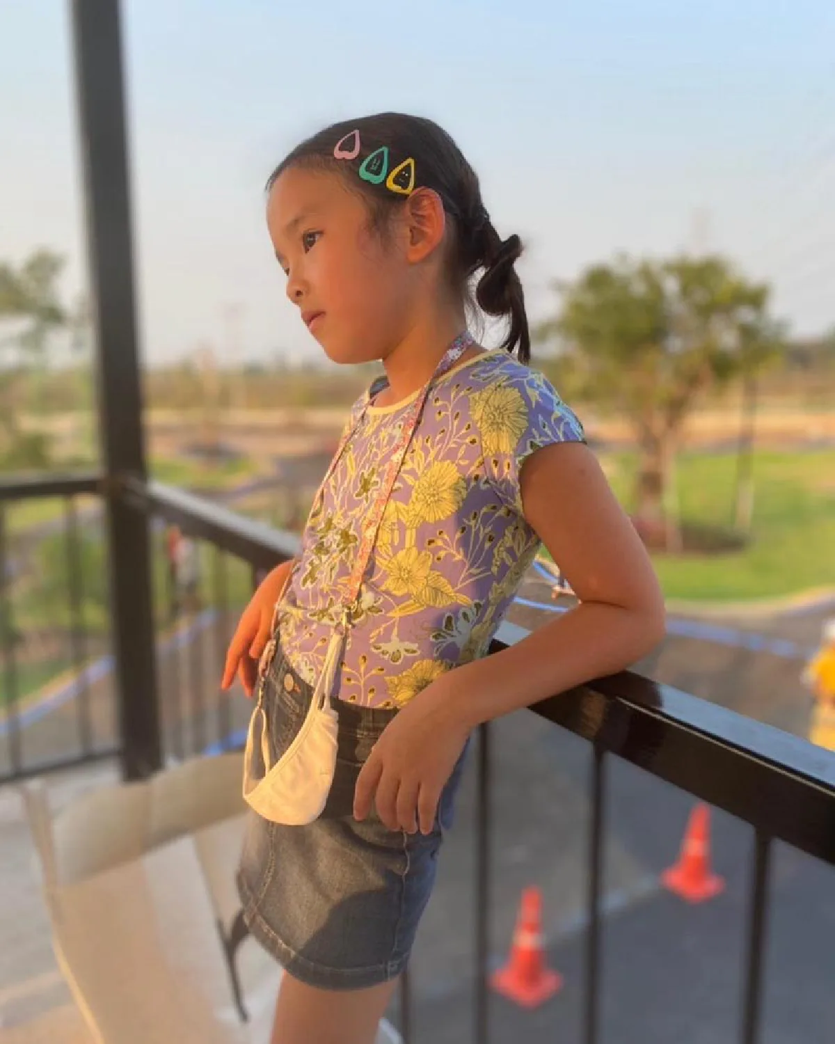 เข้ากันได้ดี! สงกรานต์ พา น้องปีใหม่ เที่ยวเล่นเซิร์ฟสเกตพร้อม แมท ภีรนีย์