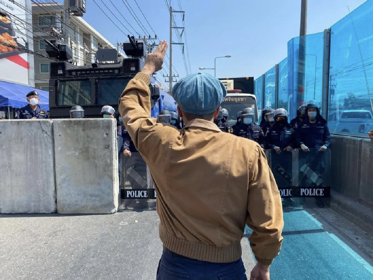 แฮชแท็ก #แอมมี่TheBottomBlues ขึ้นอันดับ 1 หลังยอมรับเผาหน้าเรือนจำคลองเปรม