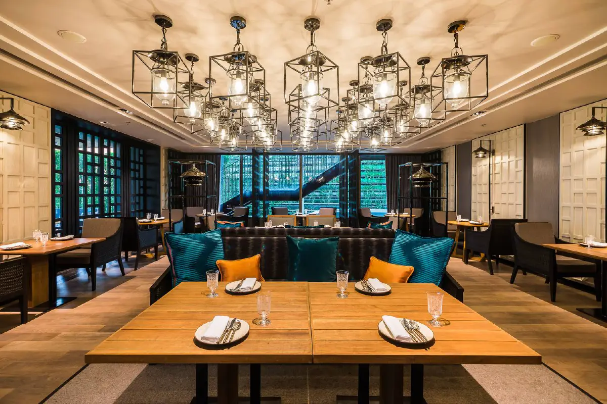 ชิม 'ข้าวแช่โบราณ' ตำรับไทยในฤดูร้อน ณ ห้องอาหาร สยาม ที รูม 