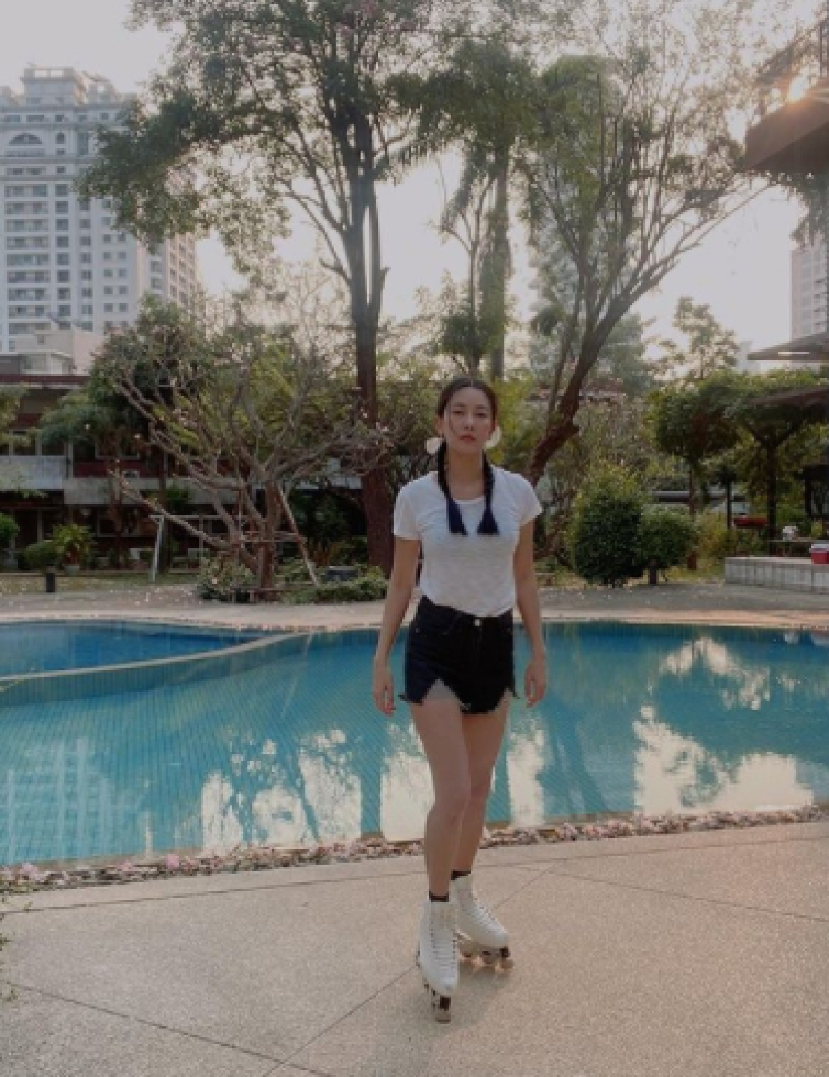 นุ่น วรนุช ร้องเสียงหลง! ล้มก้นจ้ำเบ้าบนลานสเก็ตน้ำแข็ง (คลิป)