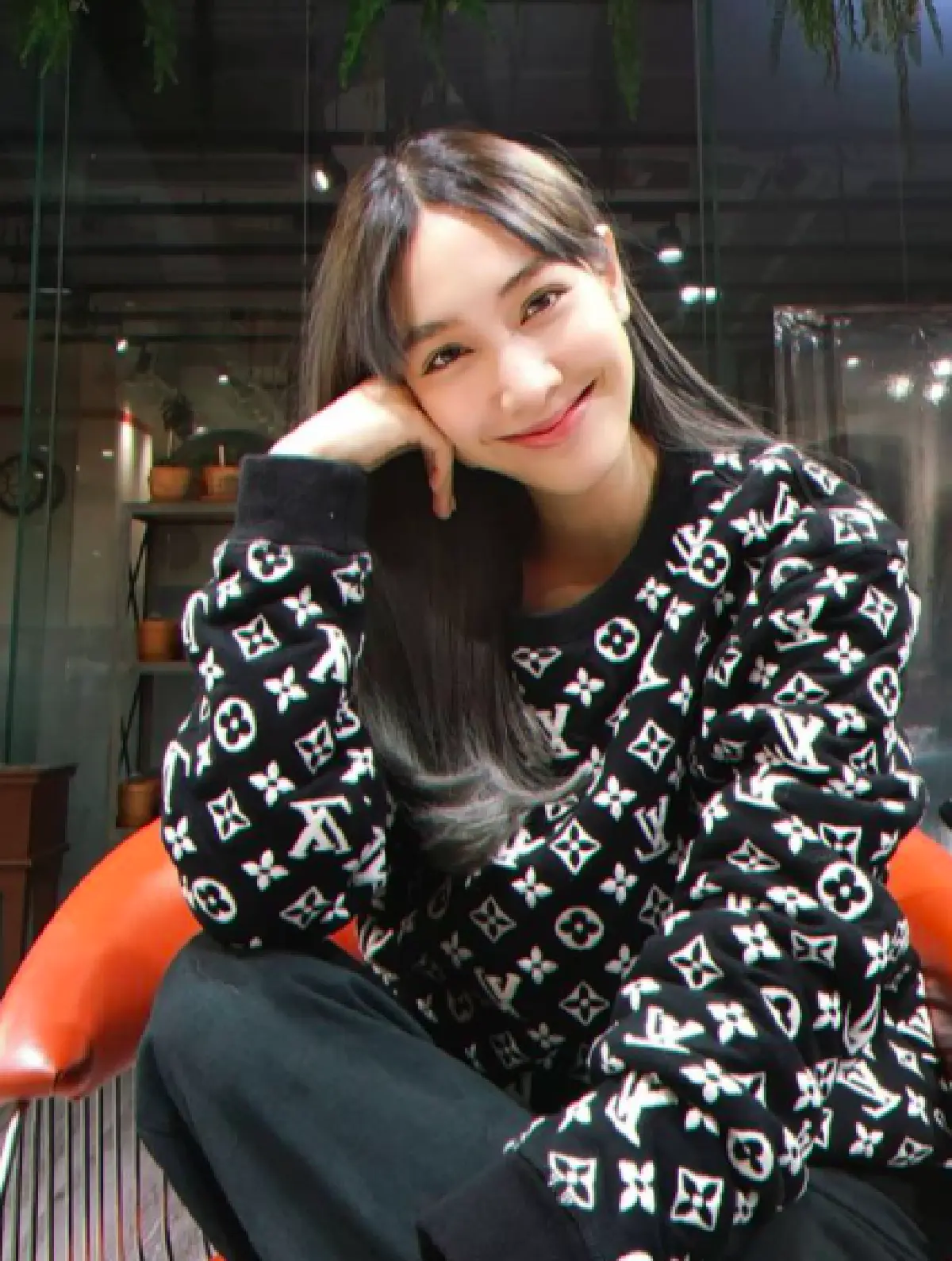 "มิน พีชญา" นำทีมเพื่อน บุกเซอร์ไพรส์ "หมอเจี๊ยบ" ให้ของขวัญขึ้นบ้านใหม่สุดอลังการ