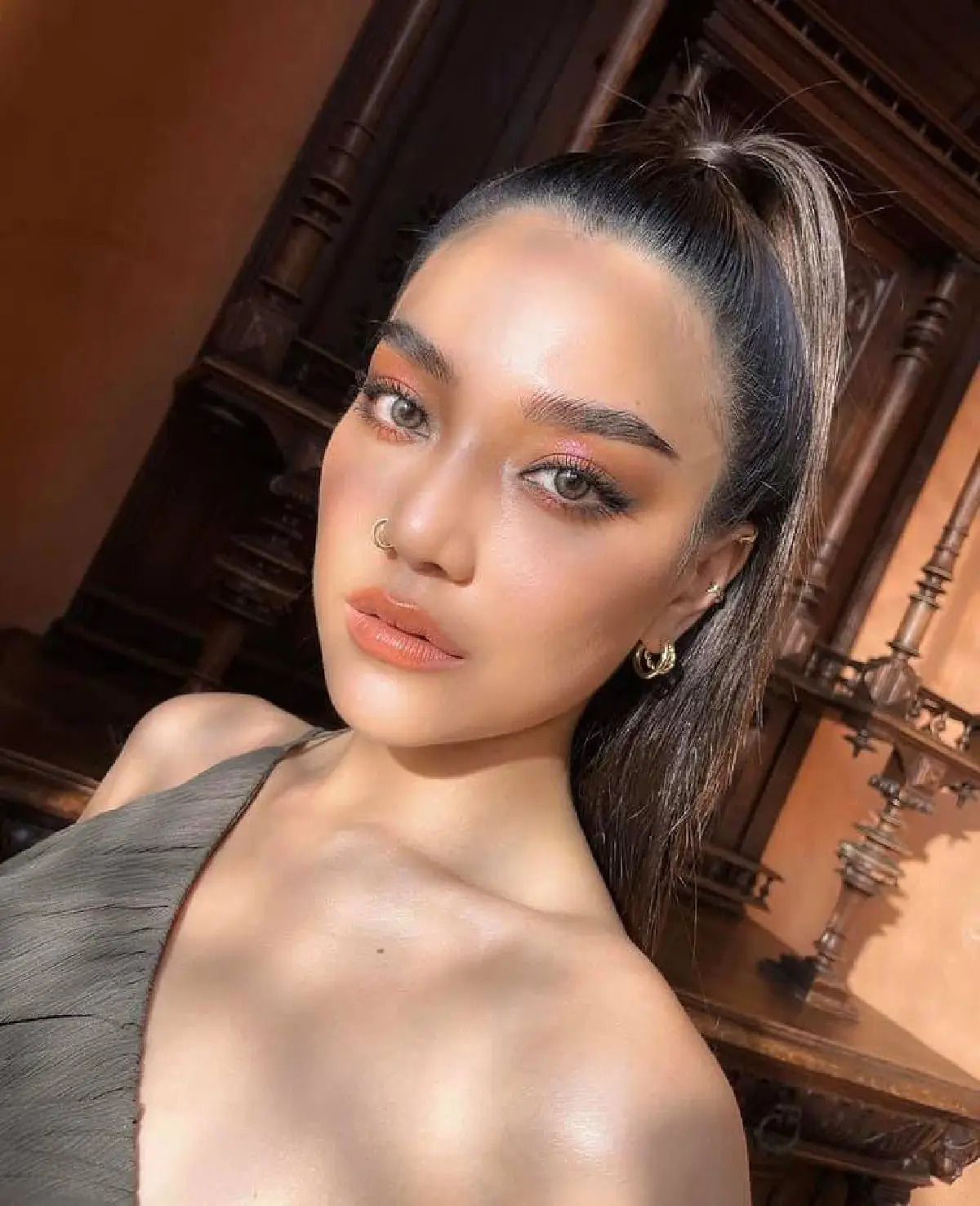 สวยฟาดสายฝอ! ปราง กัญญ์ณรัณ กับชุดสุดเซ็กซี่เว้าหน้าผ่าหลังปังจริงๆ 