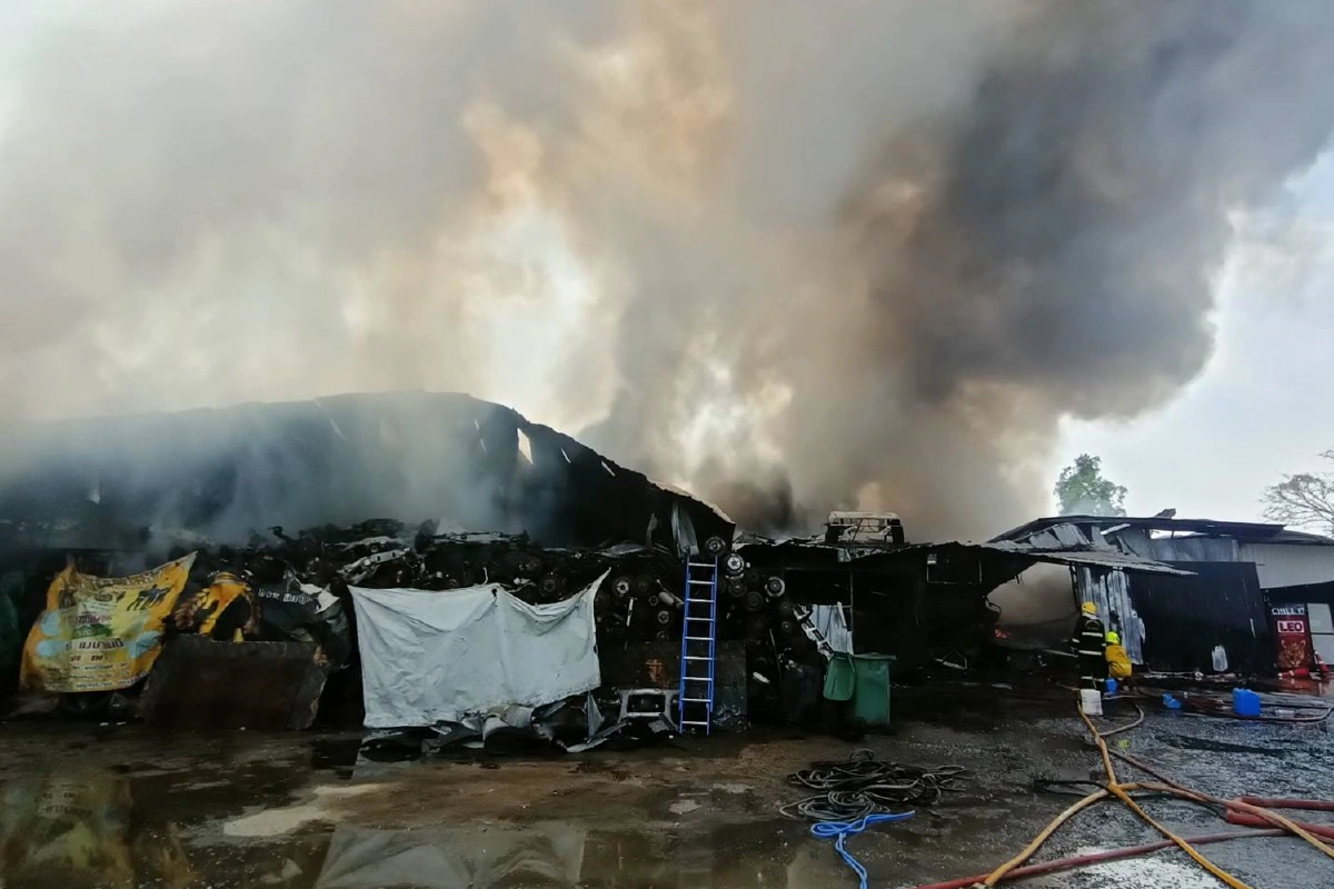 ลูกจ้างเชื่อมเหล็กสะเก็ดไฟกระเด็นใส่โกงดังอะไหล่บีเอ็มดับเบิลยูวอด