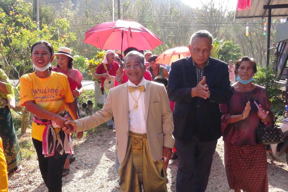 ฮือฮางานแต่ง! เจ้าบ่าววัย80สู่ขอเจ้าสาว67