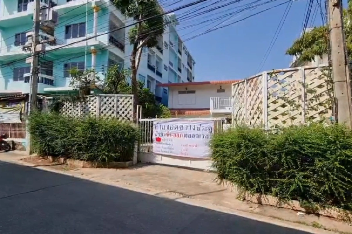 พ่อฉุนรถจอดขวางหน้าบ้าน! ลูกชายหวิดเรียนไม่จบป.ตรี