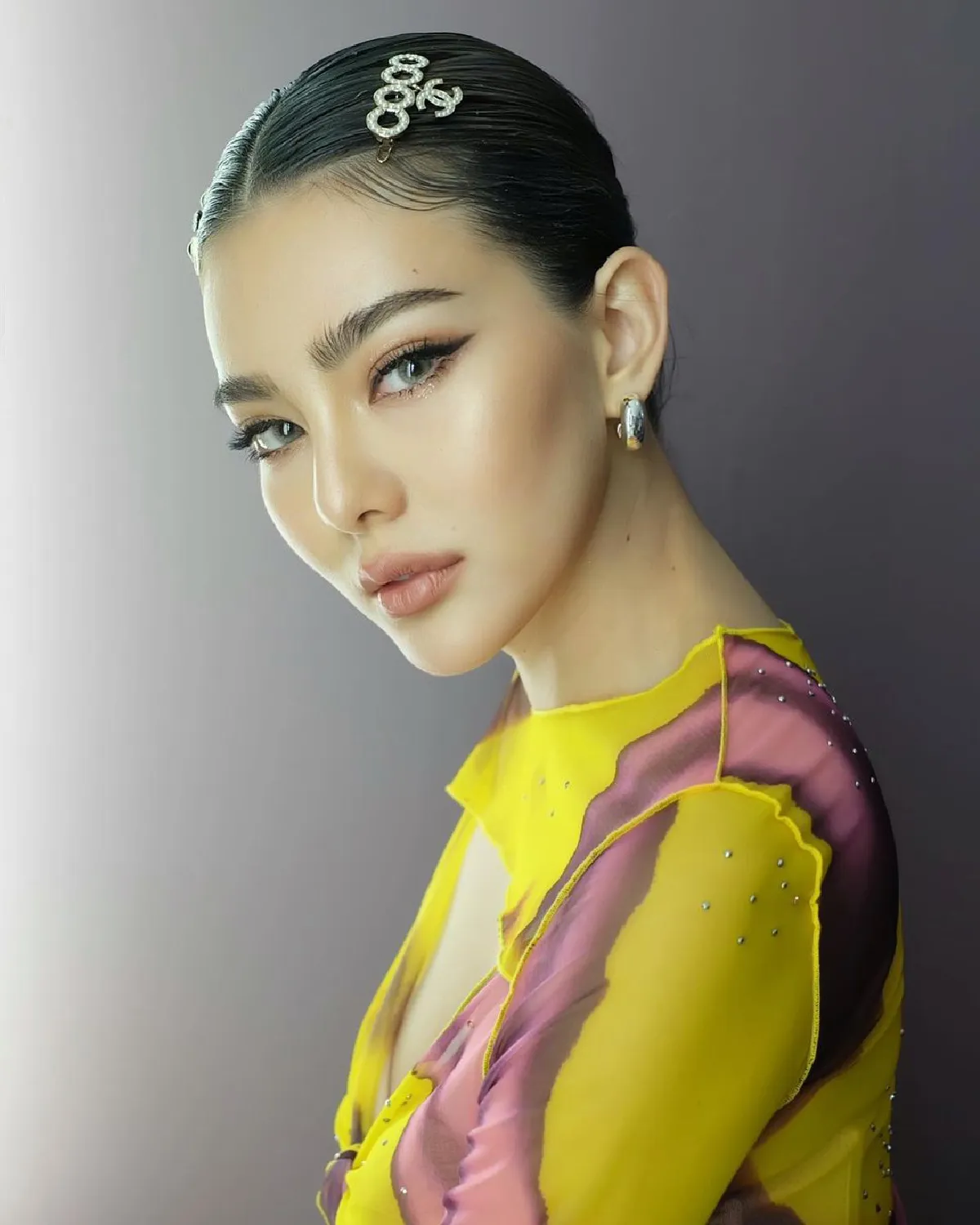 เซ็ตนี้สุดปัง! ดิว อริสรา เซ็กซี่ในชุดมินิเดรสรัดรูป สวยสะกดทะลุกำแพง 