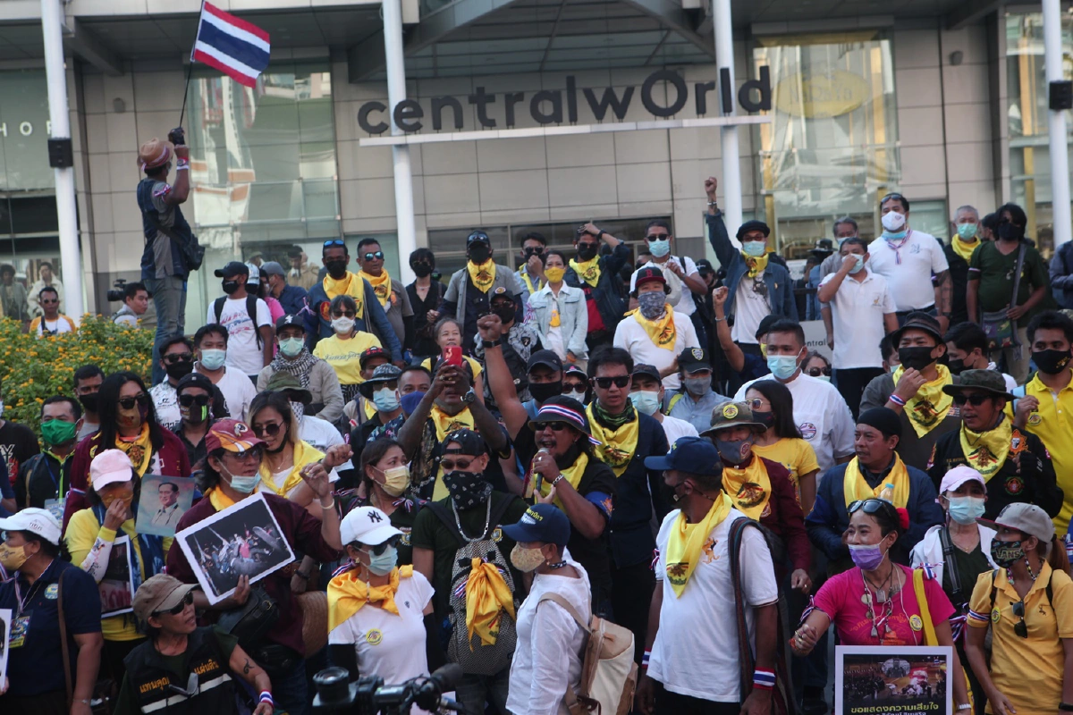 กลุ่มอาชีวะปกป้องสถาบันฯขอให้ราษฎรหยุดใช้ความรุนแรง