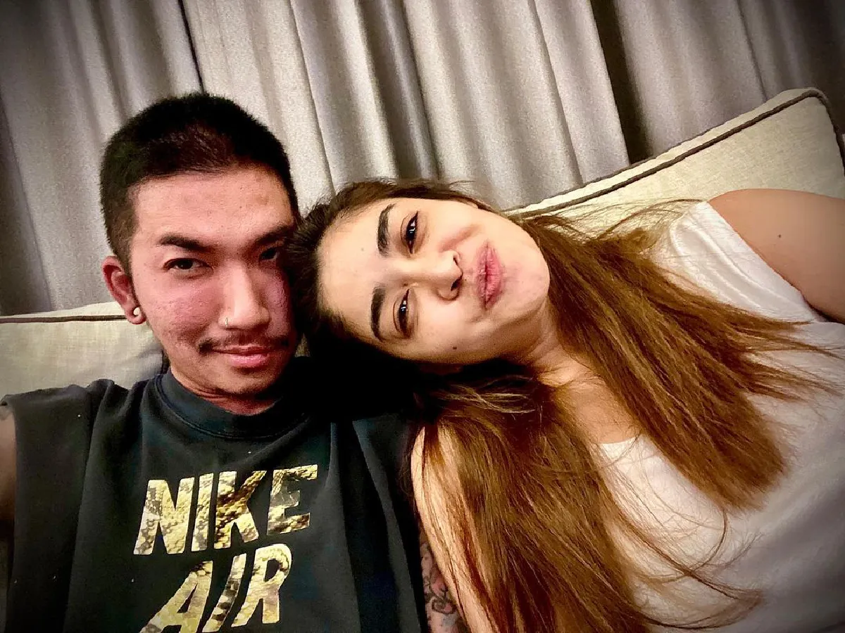 คู่รักสายฮา! แจ๊ส-แจง ทุบกระปุกโชว์เงินเก็บกองโต นับตั้งแต่กลางวันยันค่ำ