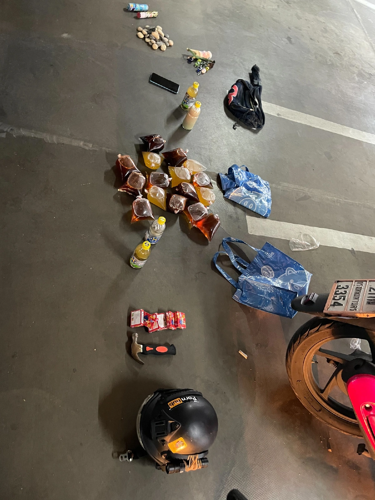 ตร.ยันจับกลุ่มWEVOเป็นความผิดซึ่งหน้าเผยภาพอาวุธลับถุงน้ำปลาร้า