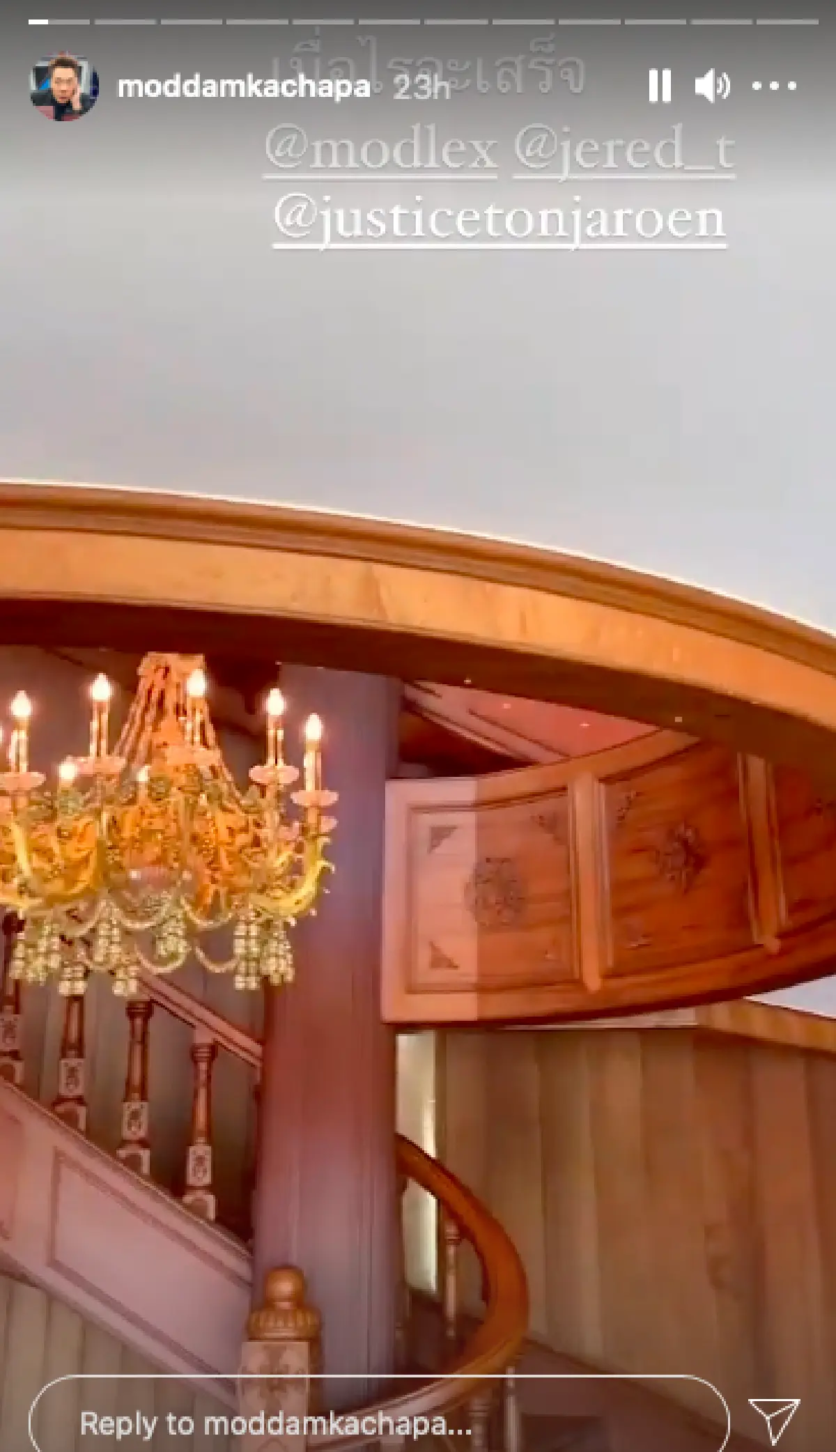 "มดดำ" พาชมบ้านหรูริมน้ำที่กำลังรีโนเวท แค่บ่อปลาก็อลังการงานสร้างมาก