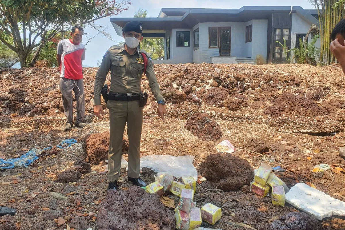 พบยาไอซ์ 17 ก.ก.ลอยทะเลมาติดชายฝั่งเกาะหมาก