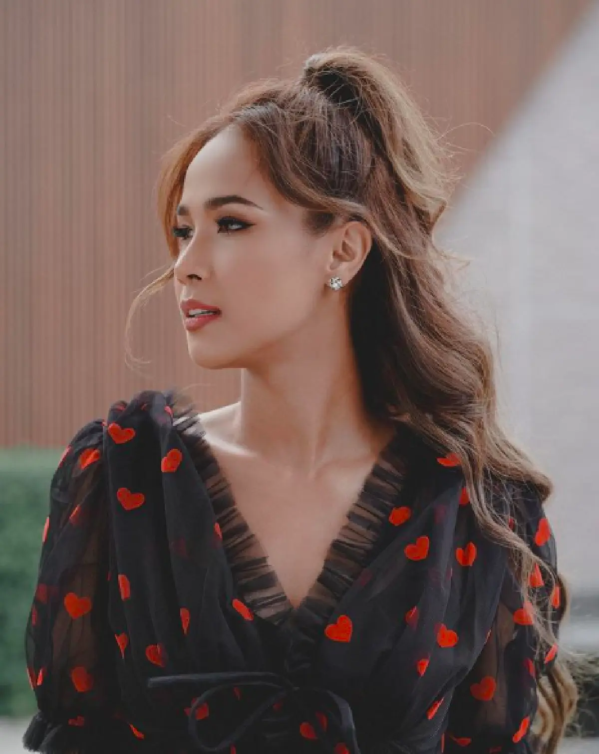  "เมญ่า"  เกิดอุบัติเหตุทางรถยนต์เสียหลักพุ่งชนแบริเออร์ เล่าเรื่องละเอียดยิบ