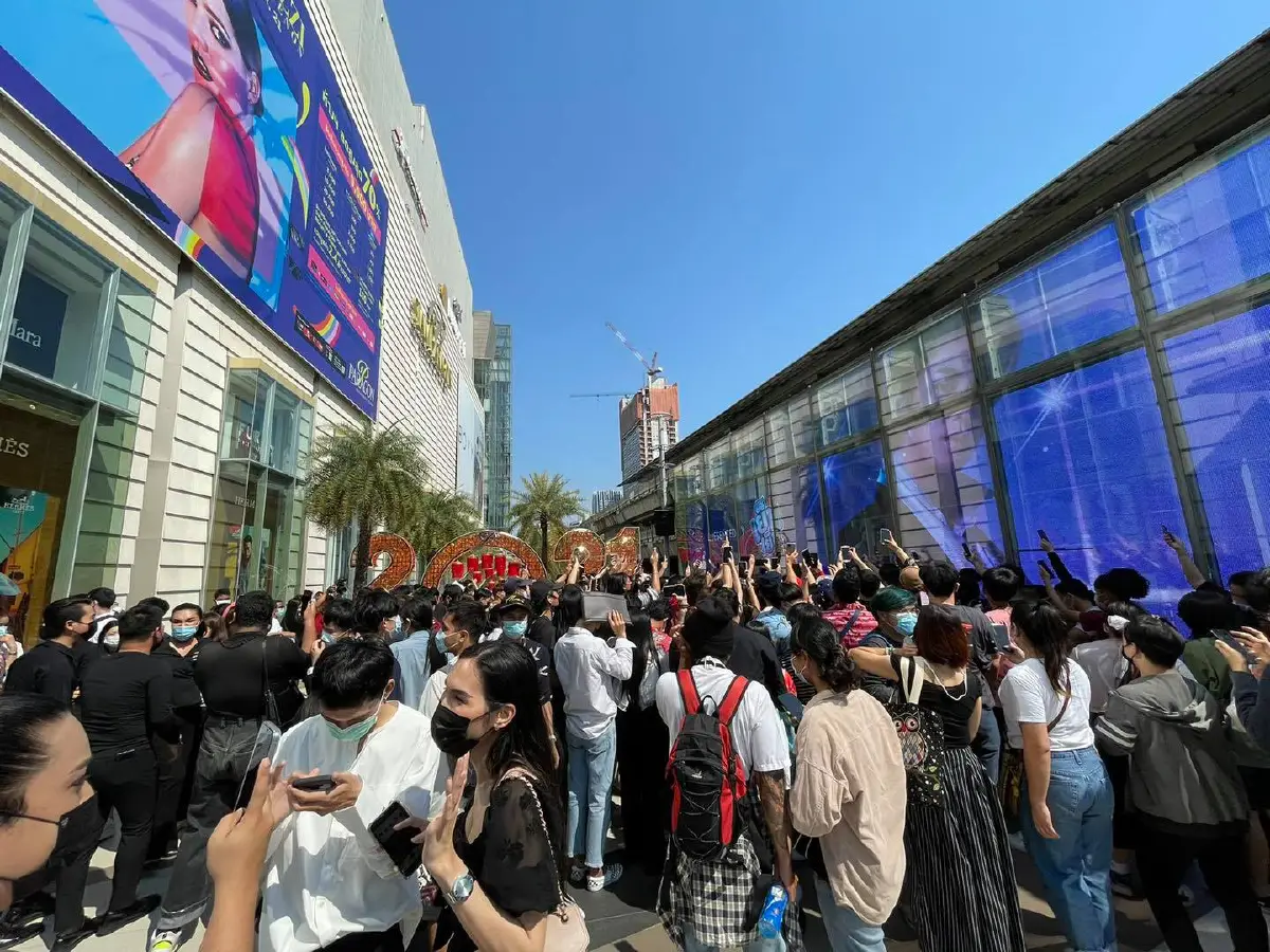 สวยความโป๊ะเป็นศูนย์! แม่หญิงลี-ลินดา เนรมิตลุคสุดปังโดย ป้อม วินิจ 